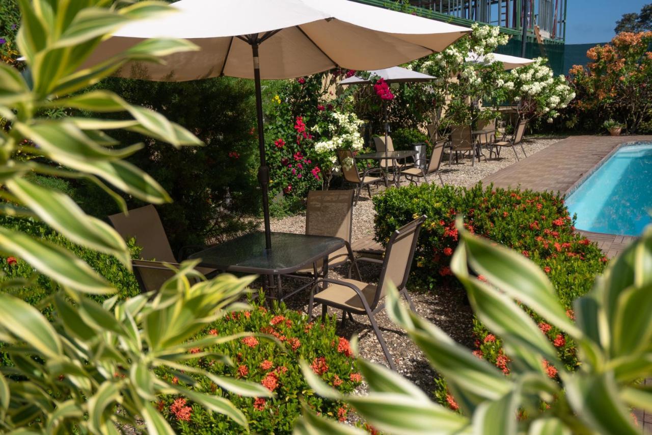 Hotel Margarita And Tour Operator Drakes Bay エクステリア 写真