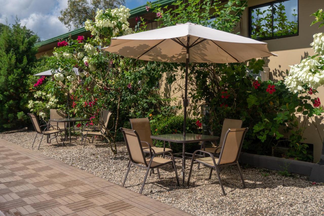 Hotel Margarita And Tour Operator Drakes Bay エクステリア 写真